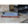 Plancha Atizar de 20X30cm Con Base de Madera y Agarraderas